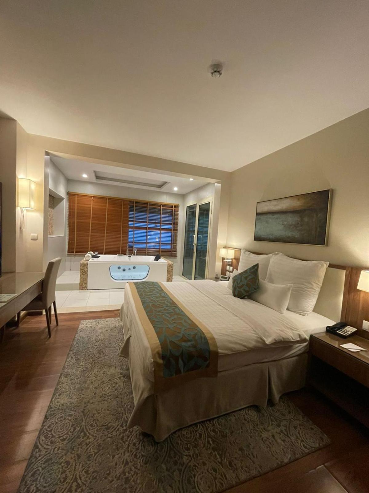 Best Western Plus Buraidah Bagian luar foto